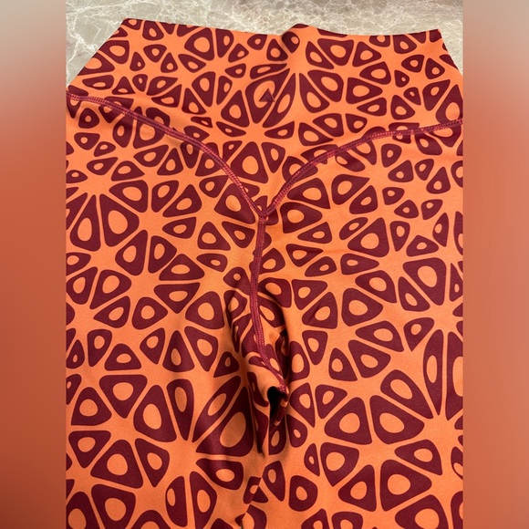 Vitality and Cosmopolitan Collaboration Leggings - Picture 3 of 6